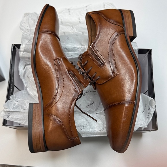 GUESS Men\'s Sulai Cap Toe Lace Up Dress Oxfords- Size 9M main image 11